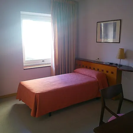 מלון Hotel Montmelo