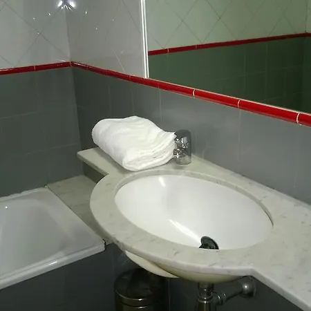 מלון Hotel Montmelo